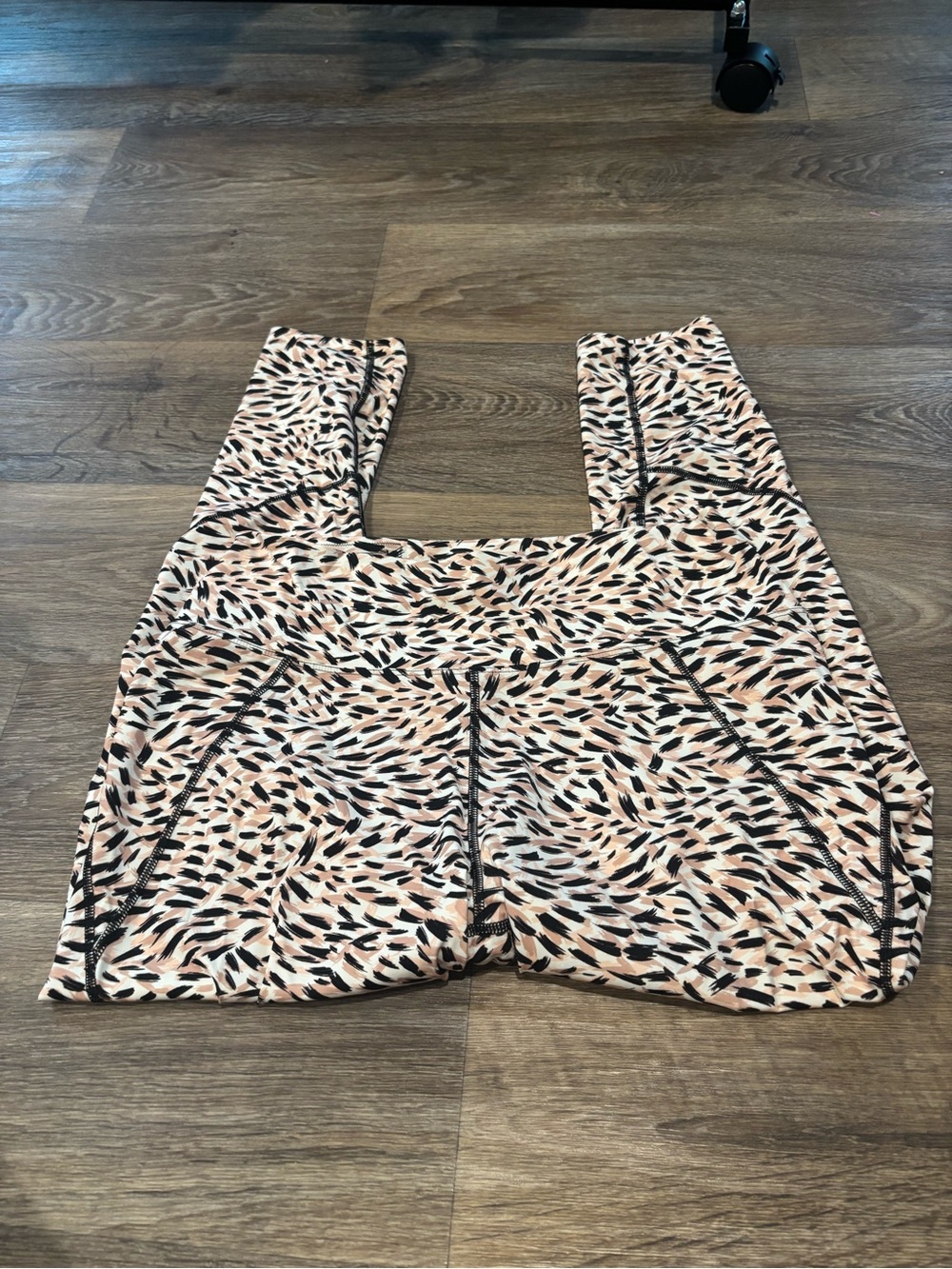 SOMA Weekend 360 High Rise 7 8 Leggings In The Wild Print XL Regular